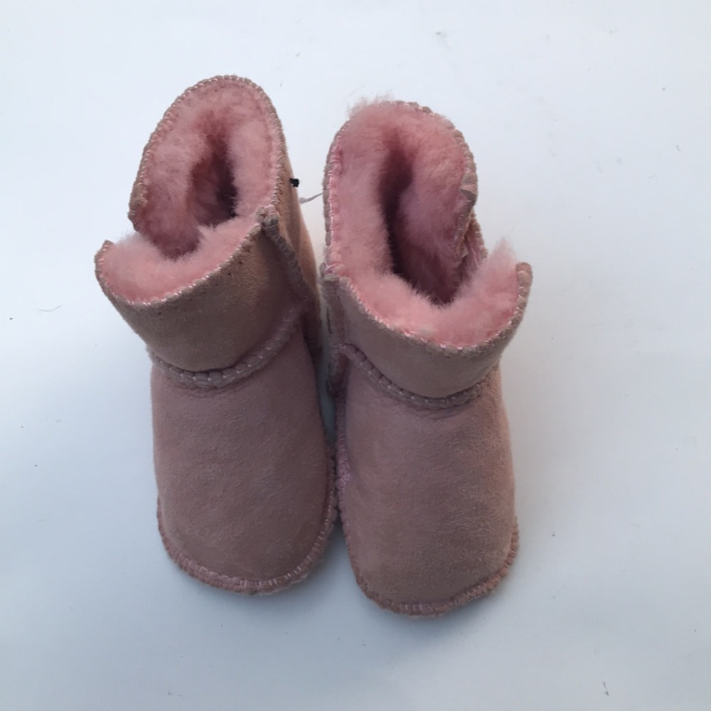 Ugg’s shearling boots pink baby girl size small